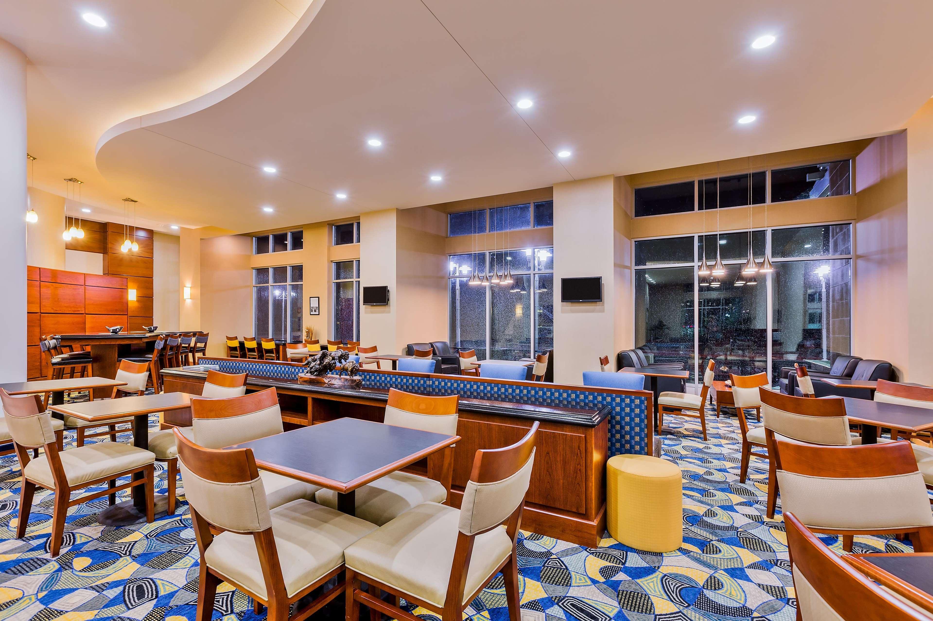 Hampton Inn & Suites Owensboro Downtown Waterfront Exteriör bild