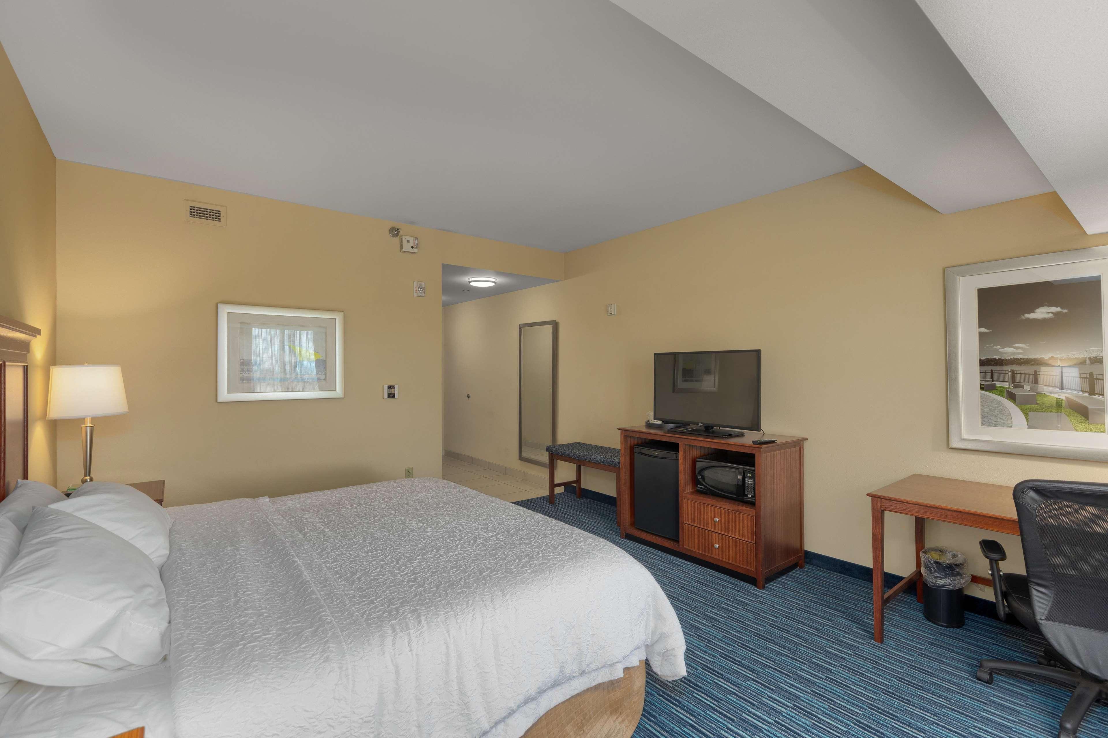 Hampton Inn & Suites Owensboro Downtown Waterfront Exteriör bild